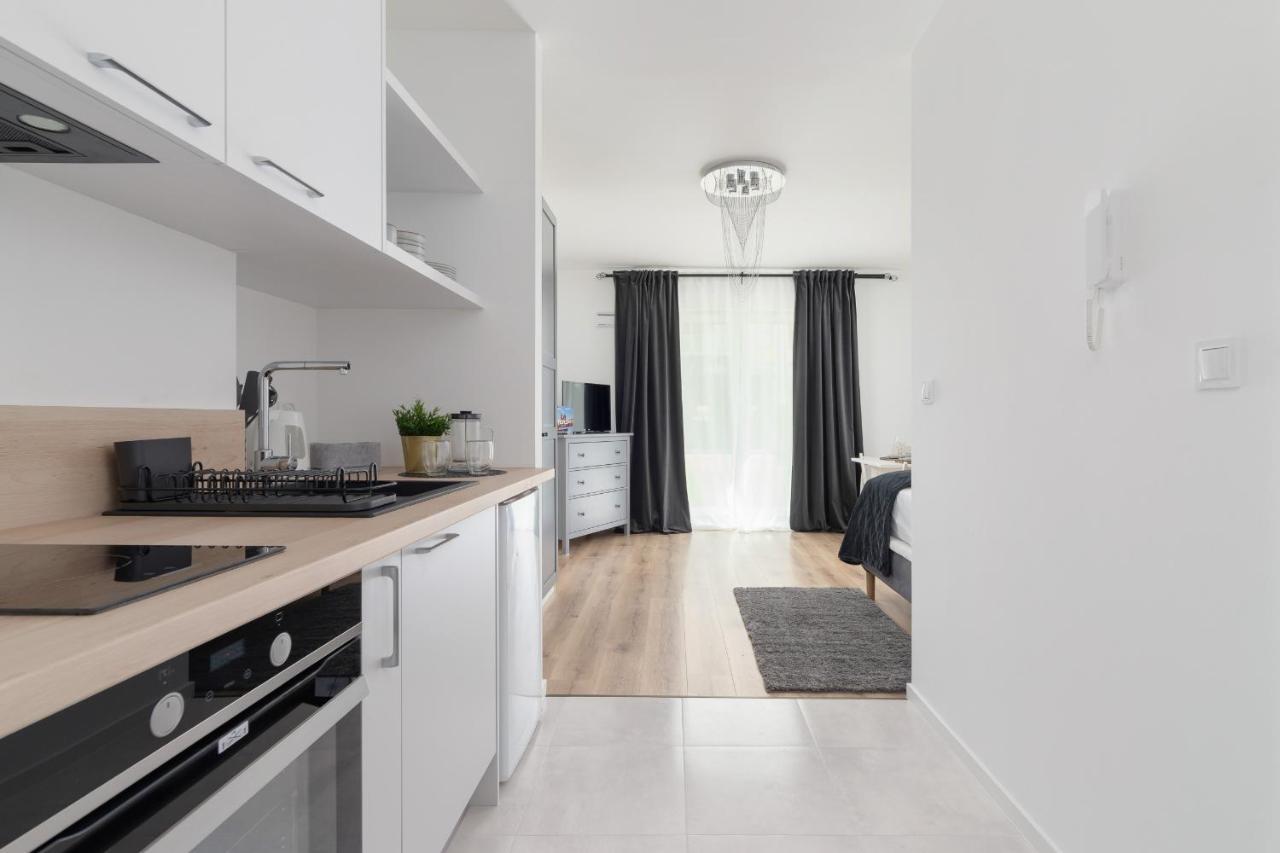 Elegant Pet-Friendly Studio In Krakow By Noclegi Renters Екстер'єр фото