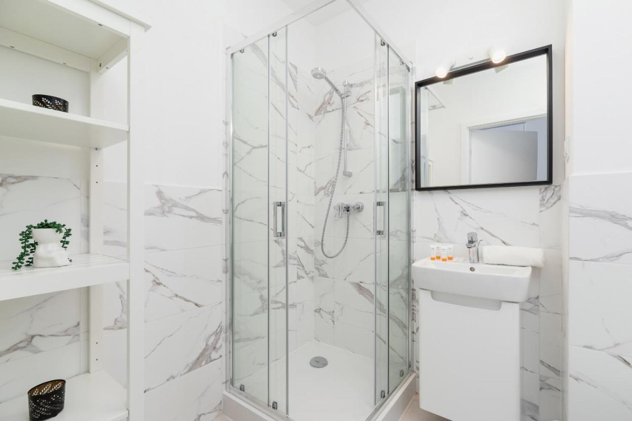 Elegant Pet-Friendly Studio In Krakow By Noclegi Renters Екстер'єр фото